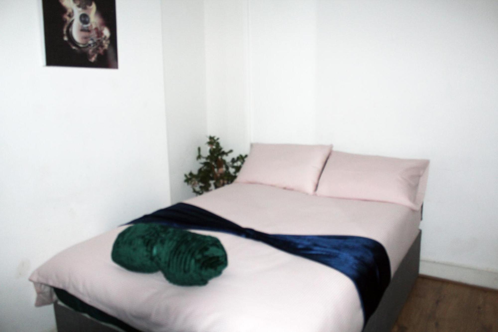 Cozy Rooms Or Apartment In London Townhouse Fast Links To Central Екстериор снимка